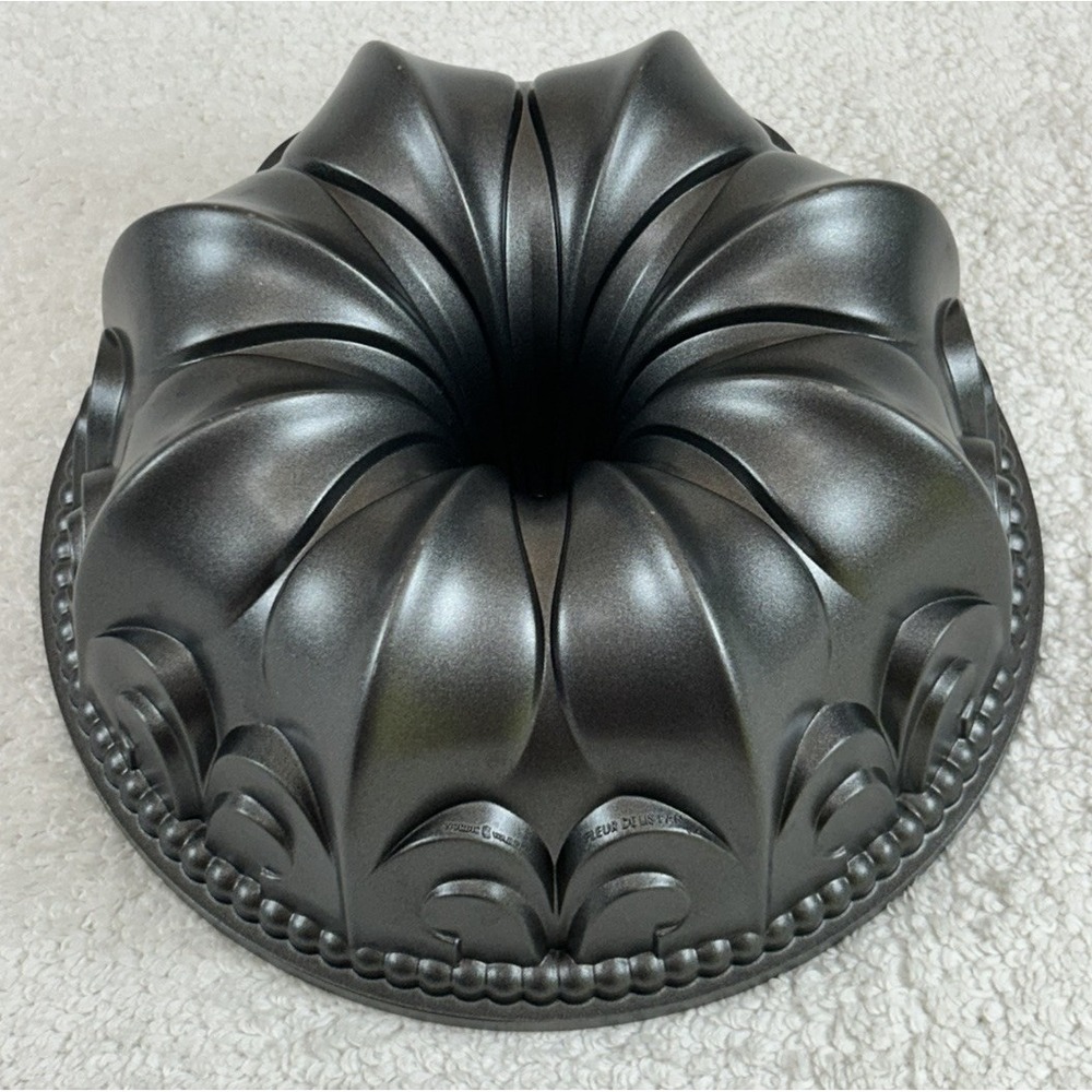 Nordic Ware Fleur De Lis 10 Cup Bundt Cake Baking Pan Non-Stick USA ***EUC***